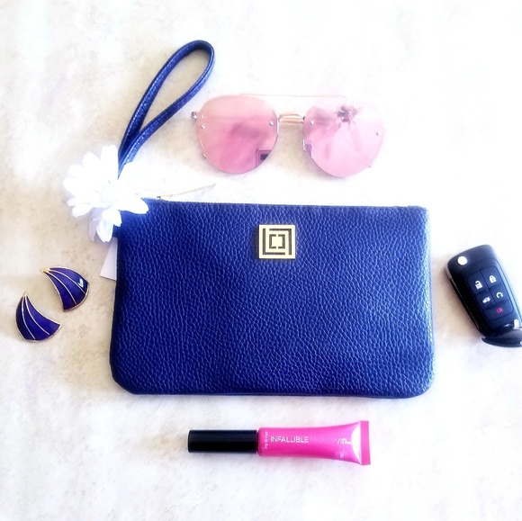 Handbags - SOLD💥Liz Claiborne Charger Wallet💥